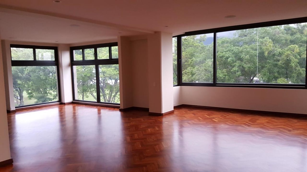 Remodeled Full Floor Condo, Escazu, San Jose