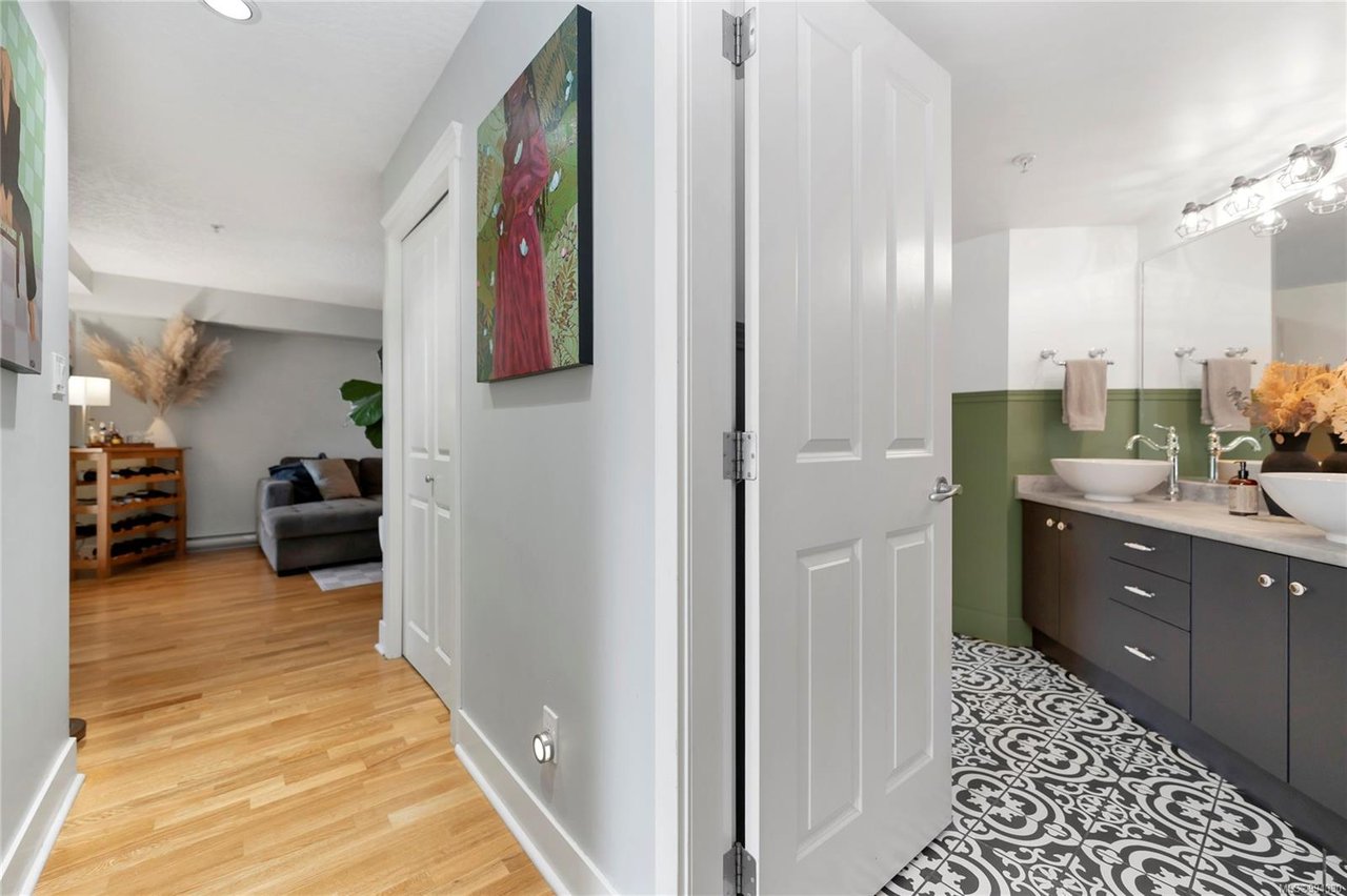 204-2717 Peatt Rd
