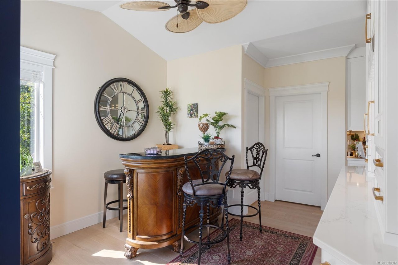630 Granrose Terr, Colwood