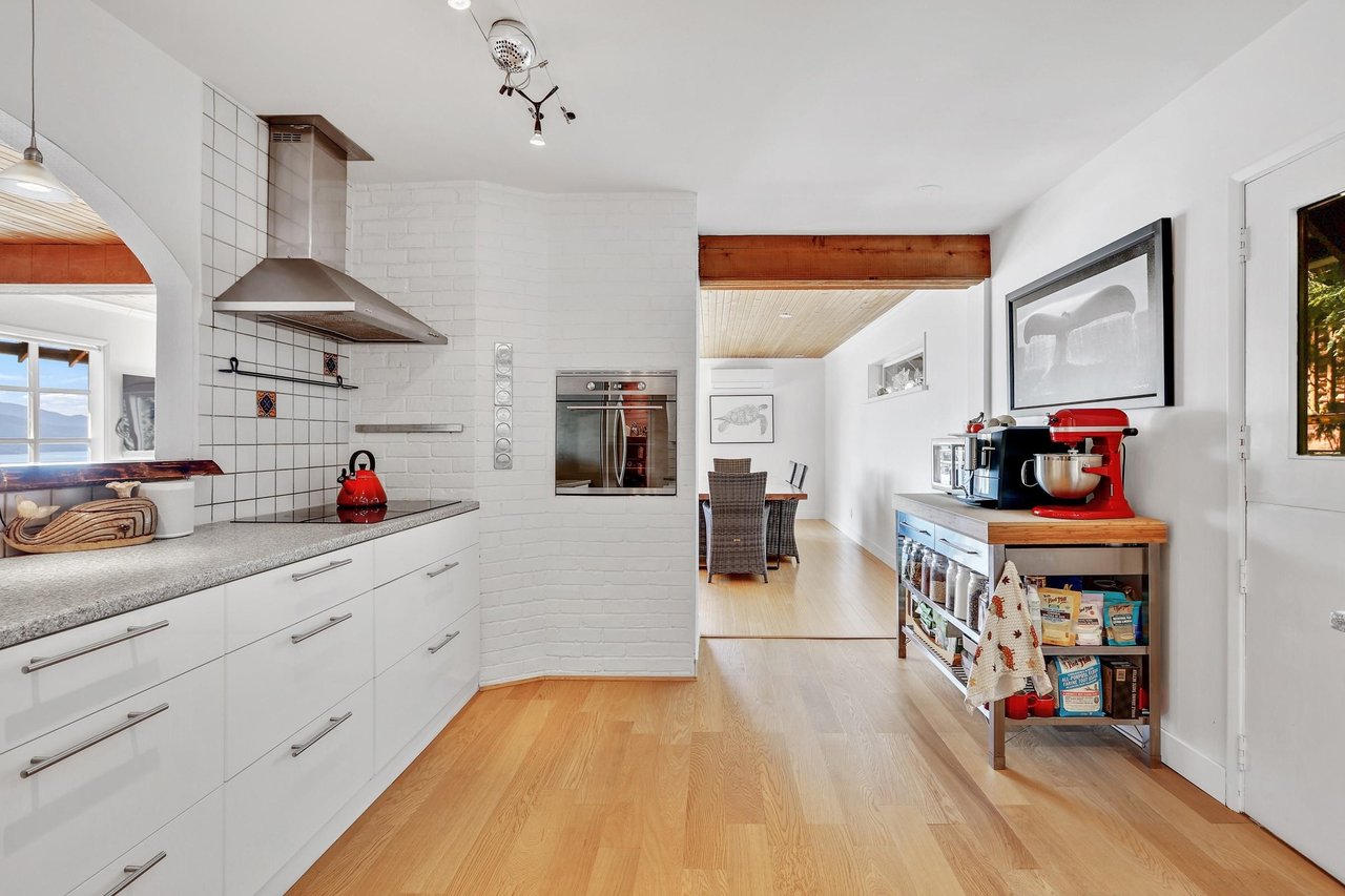 325 Bayview Pl