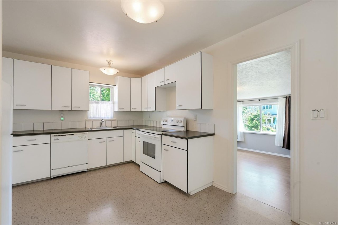 2765 Fernwood Rd