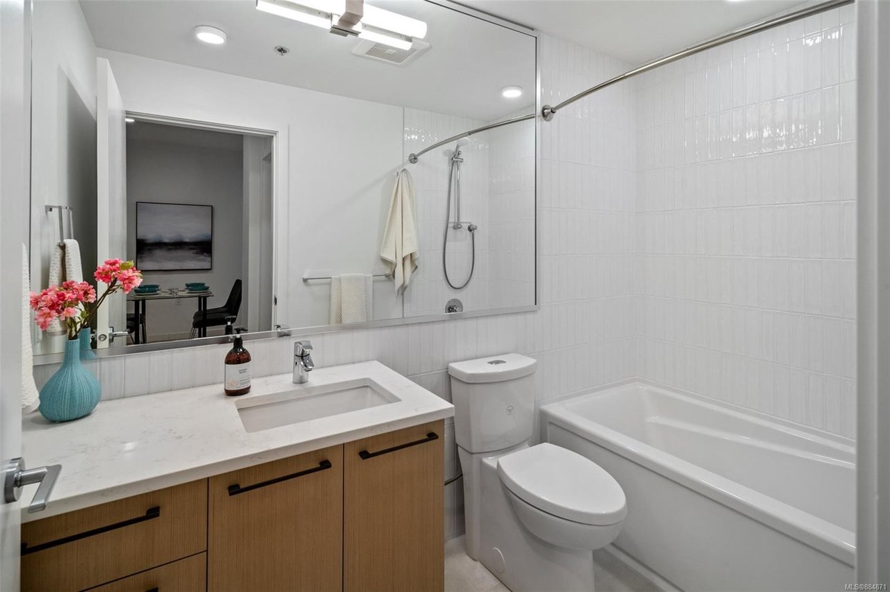 107-7162 West Saanich Rd, Central Saanich