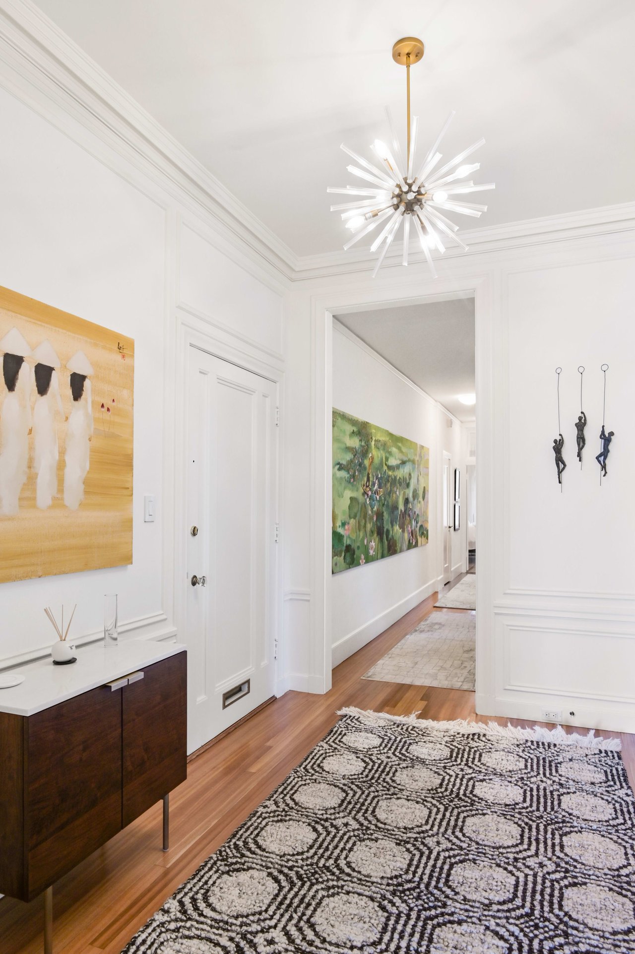 Grand Scale Pacific Heights Apartment