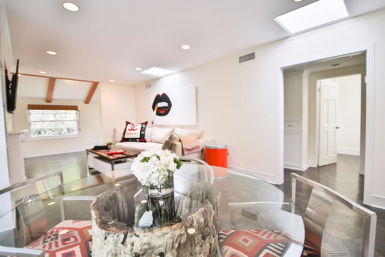 8749 Dorrington Ave