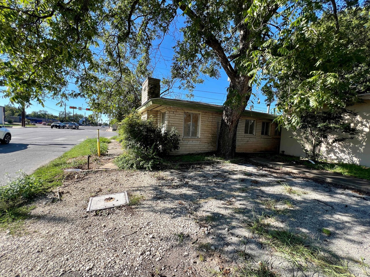 Sidney Baker & Jefferson- PRIME CORNER LOT in Kerrville 