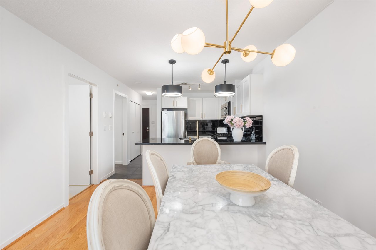 206-2133 Douglas Rd