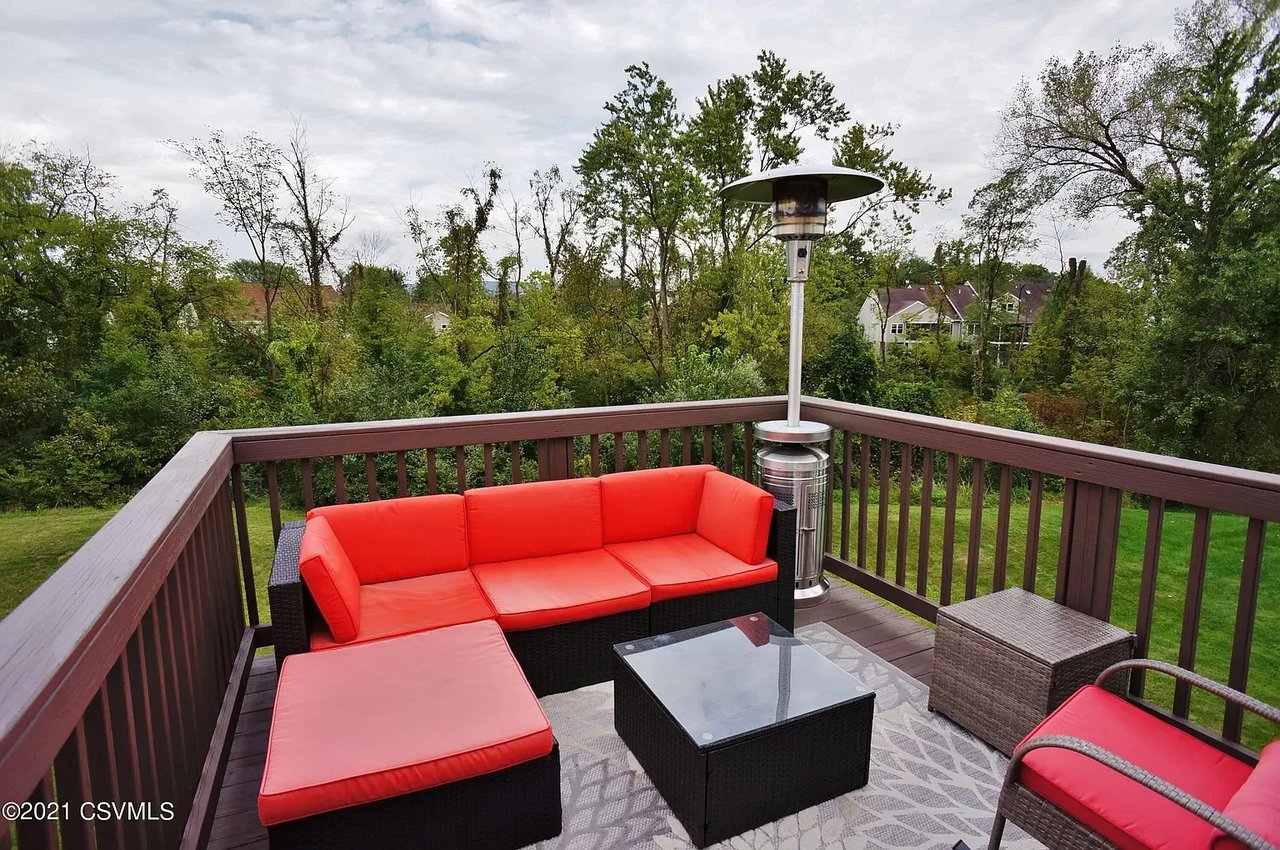 128 Darlene Ct