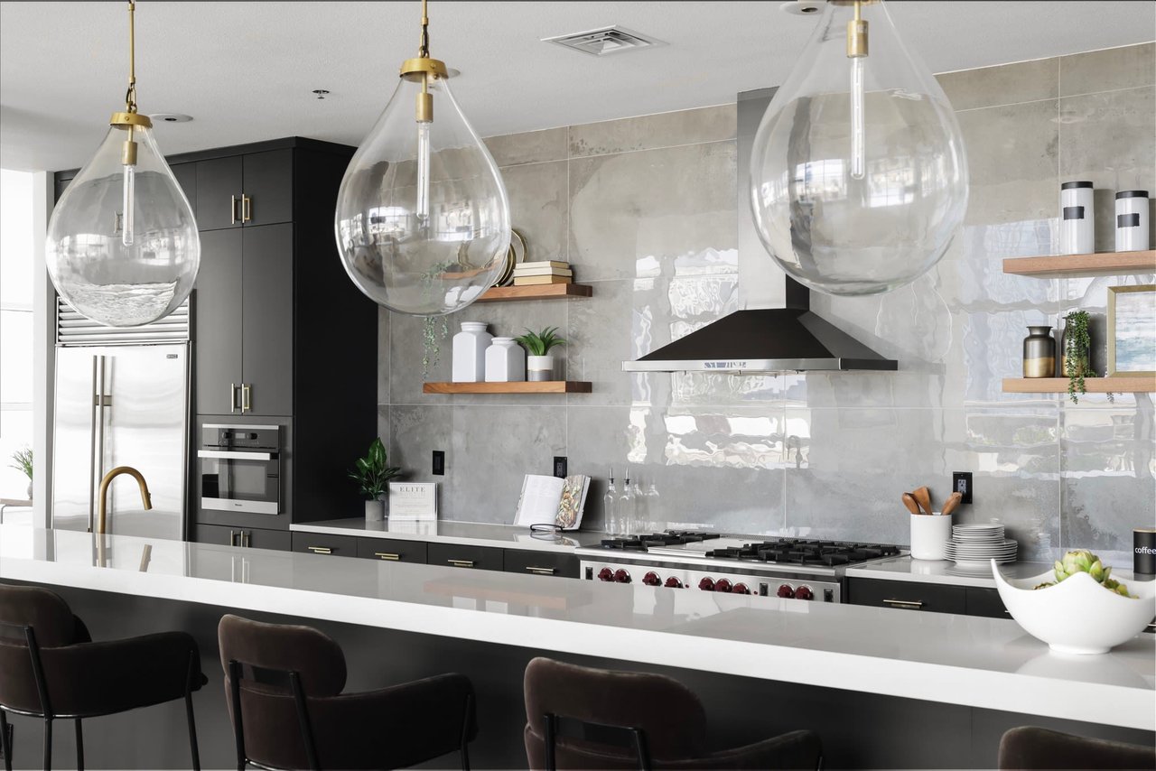 Clean and elegant black and white kitchen from Elite Austin luxury furniture rental