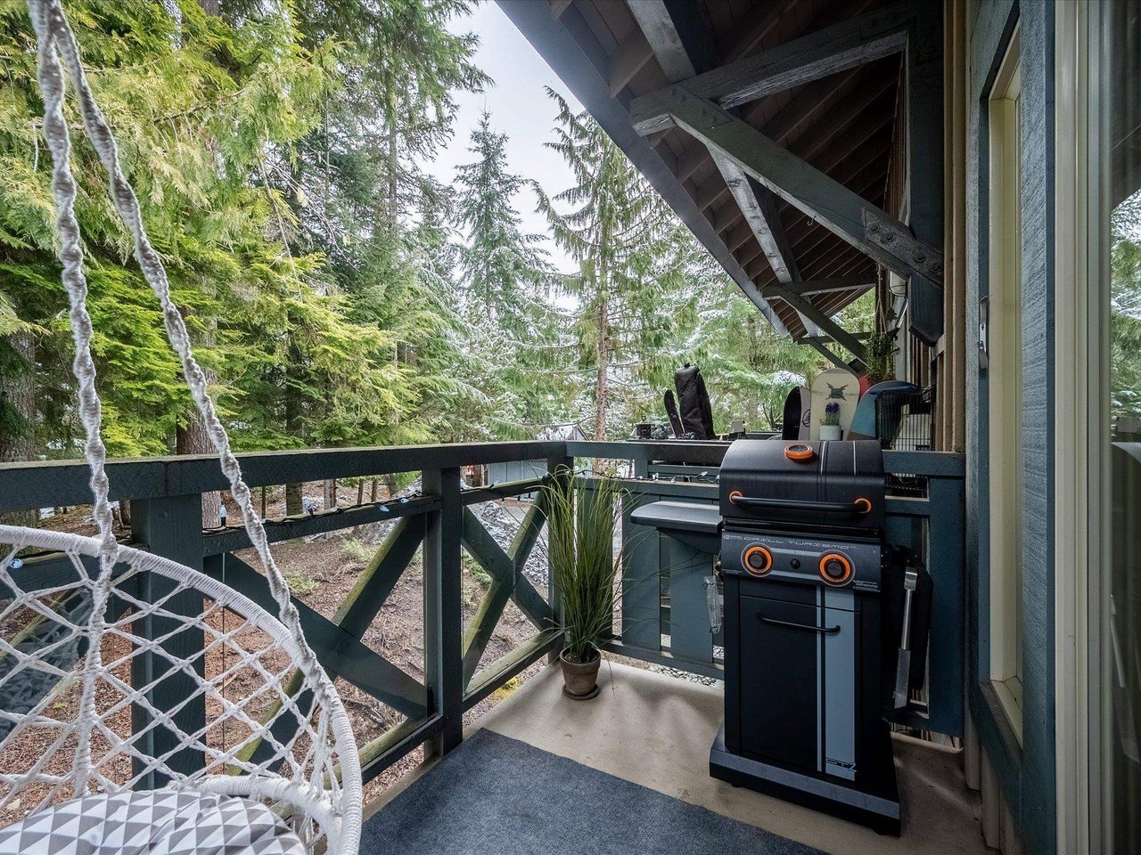 209-3070 Hillcrest Drive, Whistler