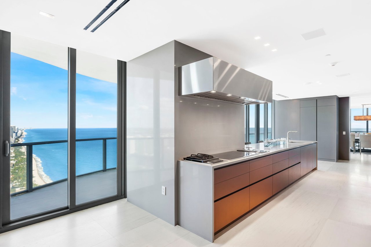 Regalia Sunny Isles PH 43