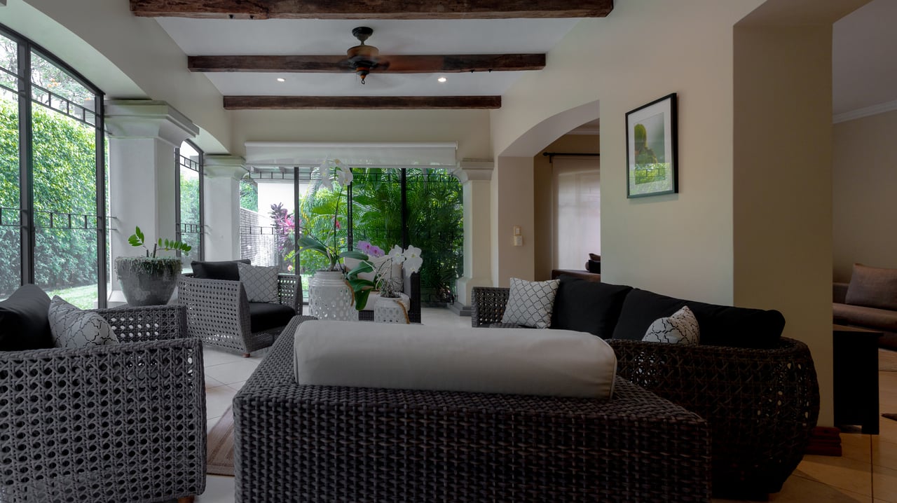 Single Level Gated Residence, Santa Ana, San Jose