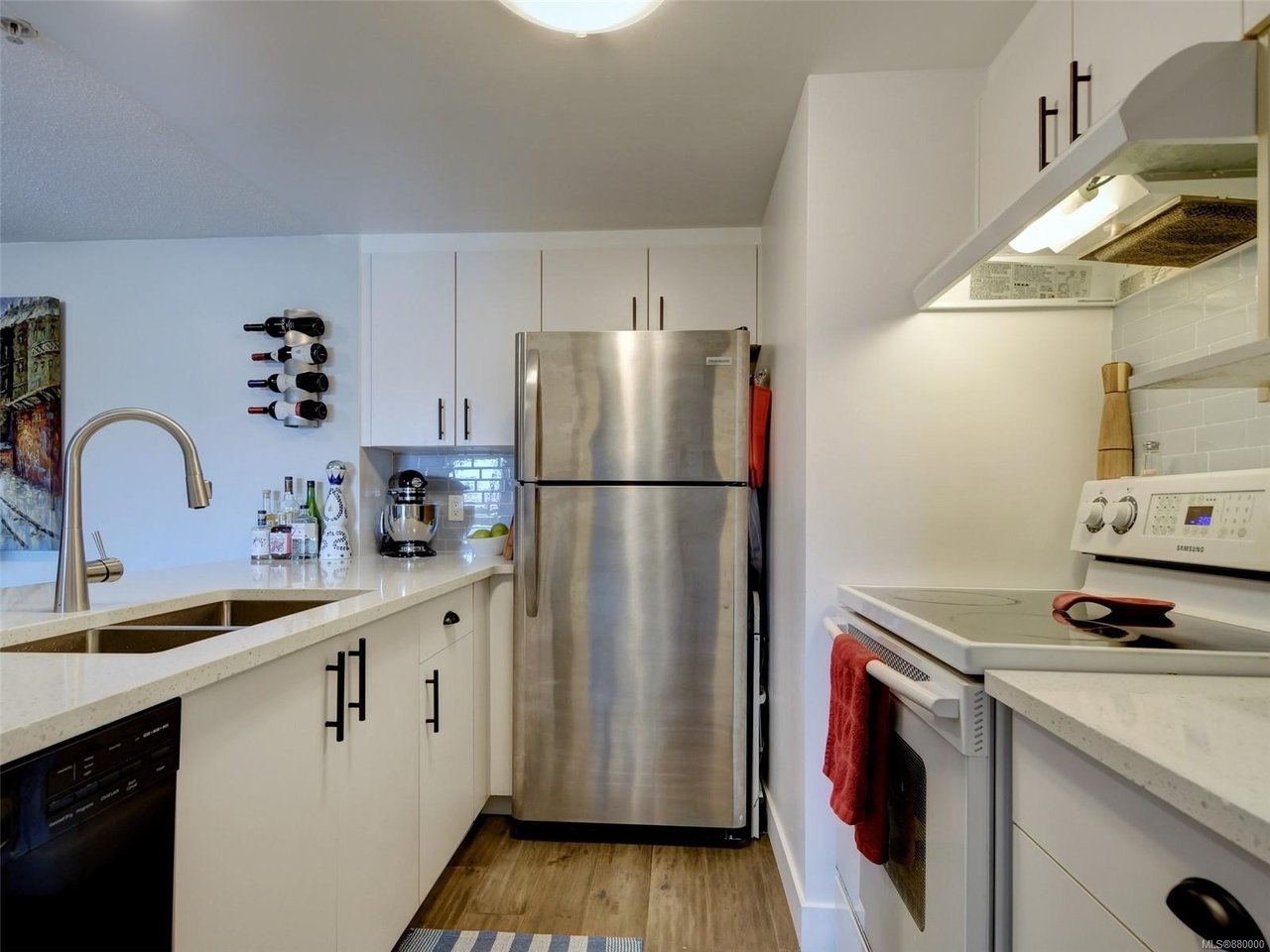 207-873 Esquimalt Rd