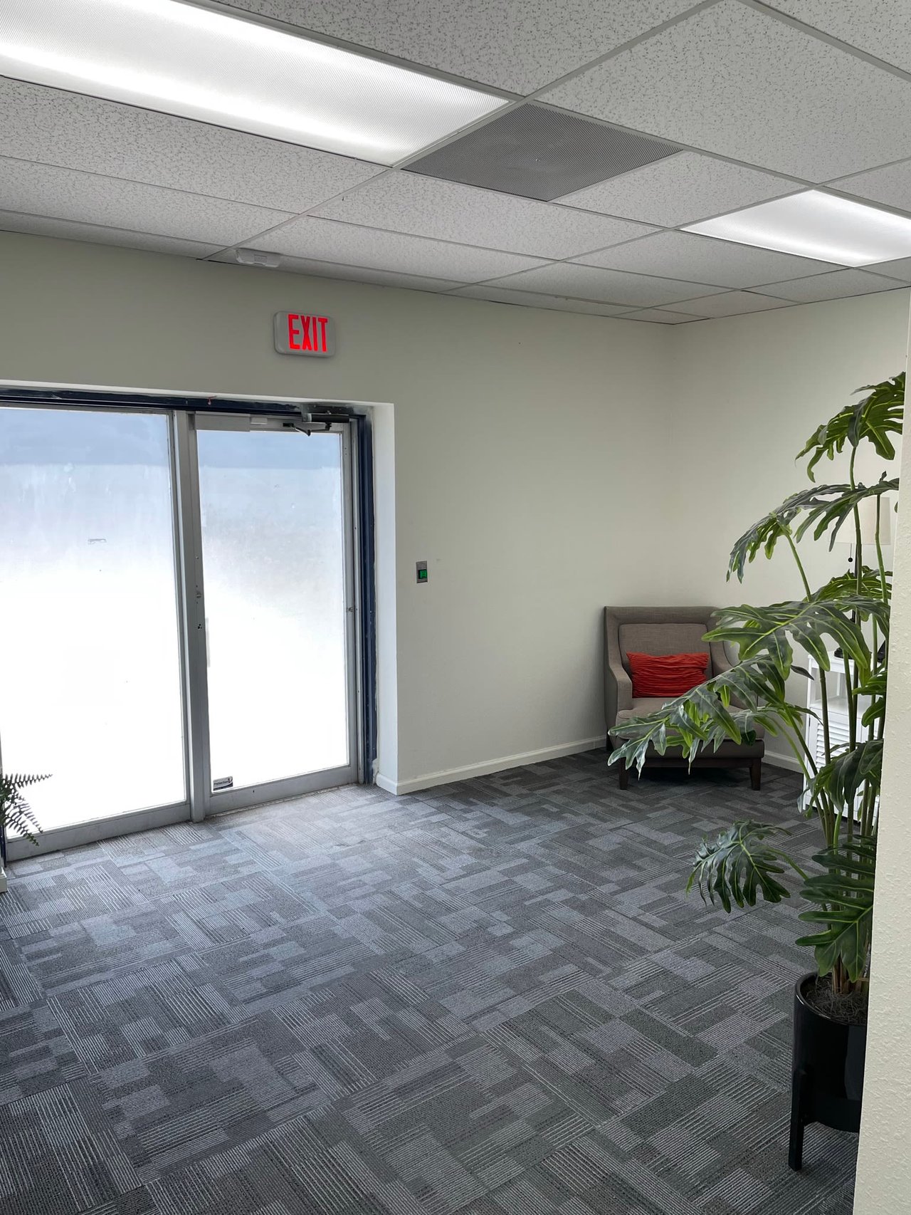 1202 N Flores | For Lease