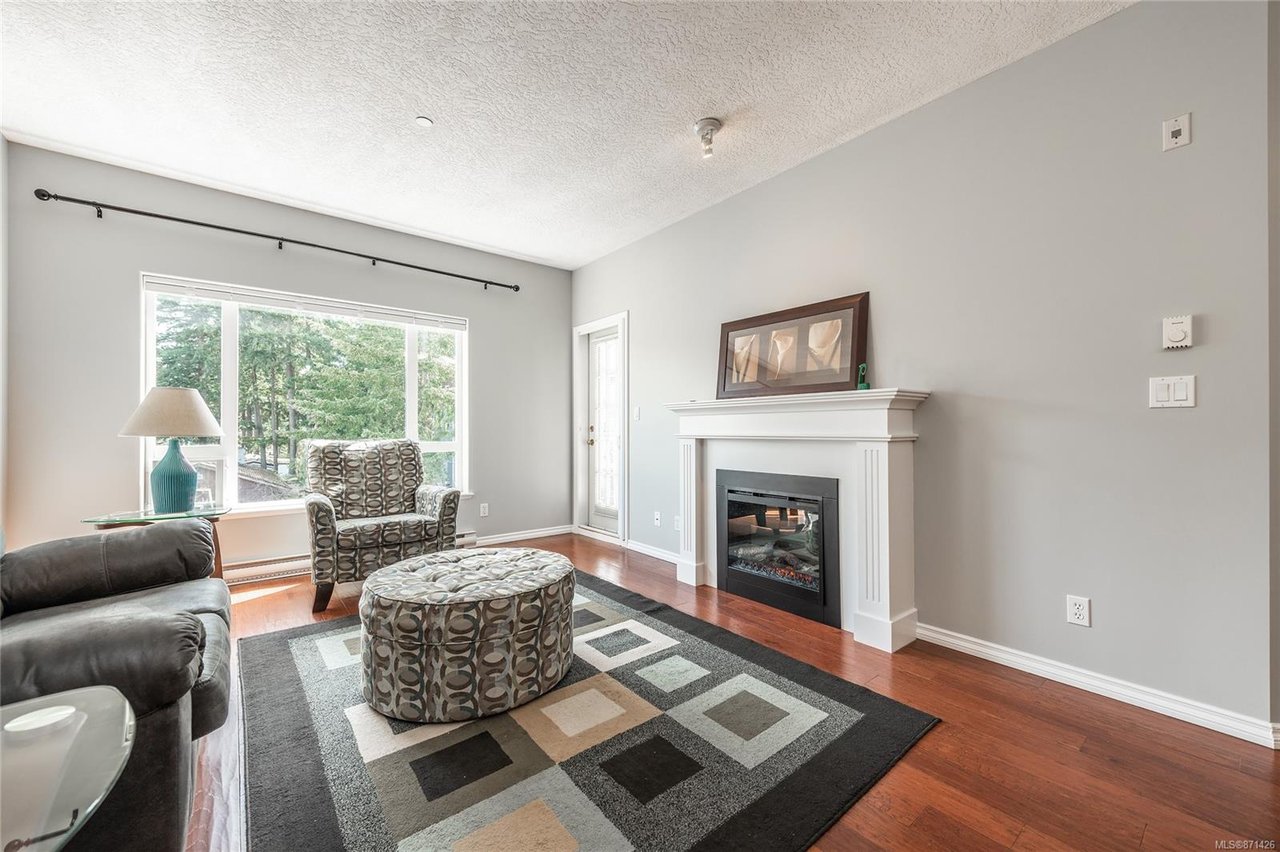 303-2823 Jacklin Rd