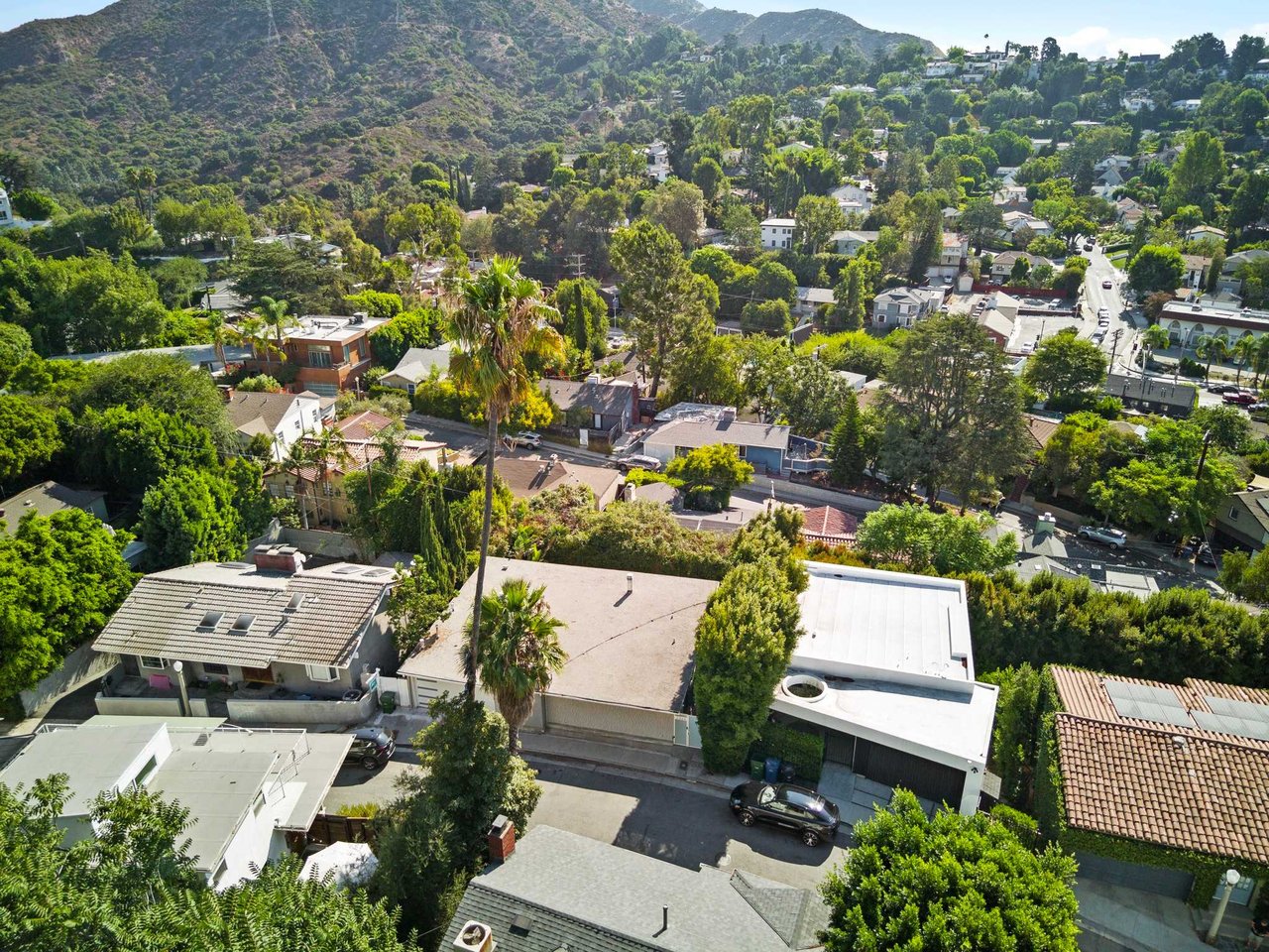 Lake Hollywood Manor Modern Hide-A-Way