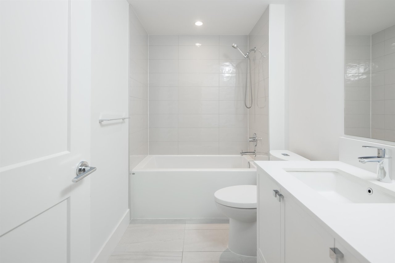402-4477 Hastings St