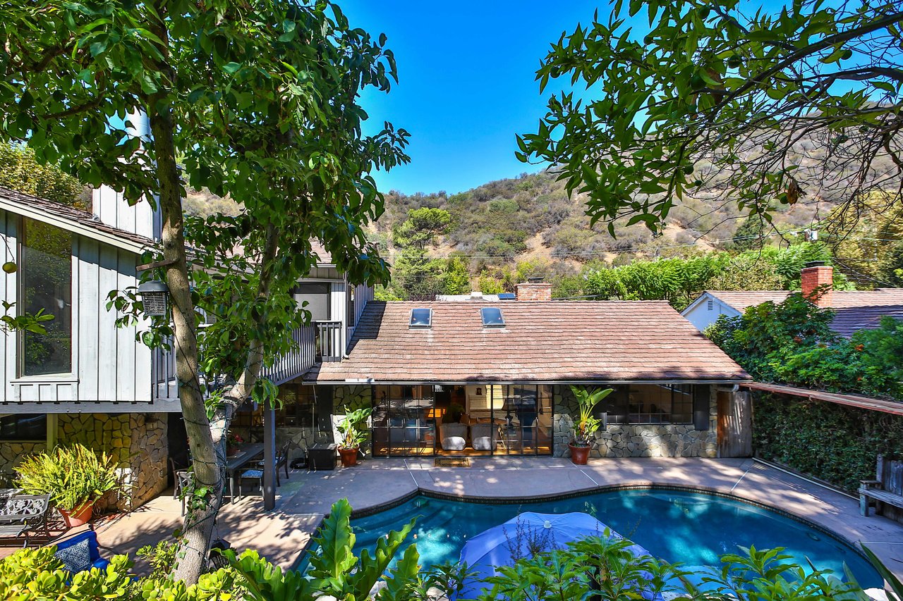 Considerable Country Retreat in the Canyon