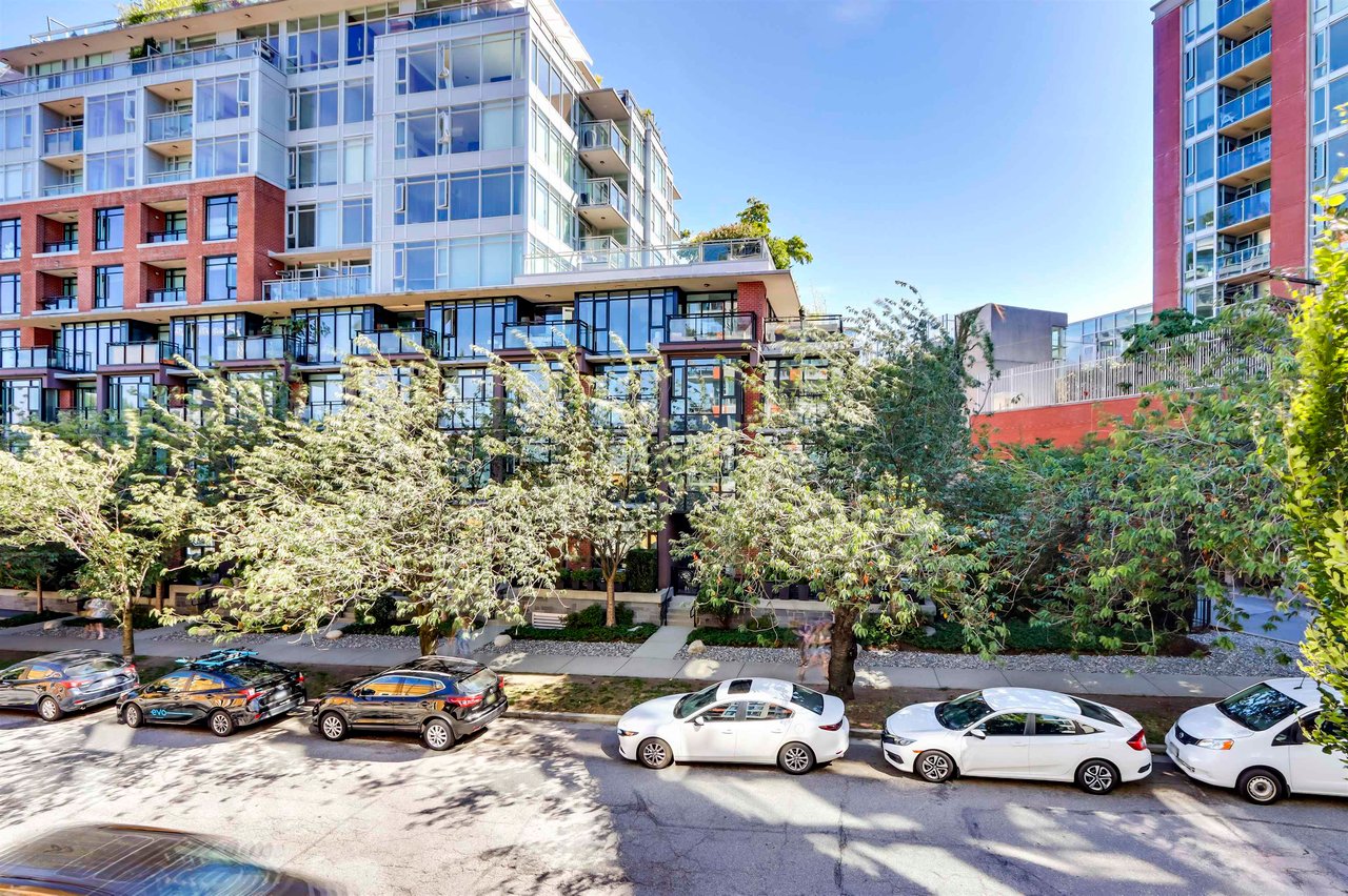 404-251 E 7th Ave