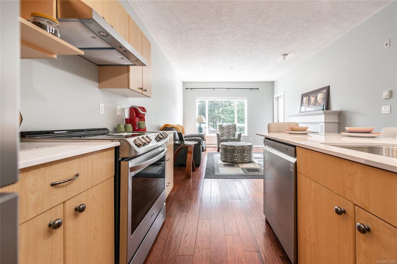 303-2823 Jacklin Rd