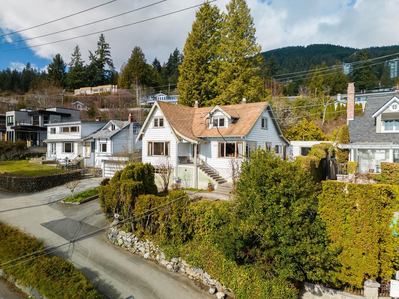 3379 Marine Dr