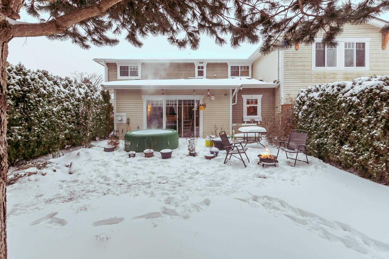 69-1821 Willow Cres