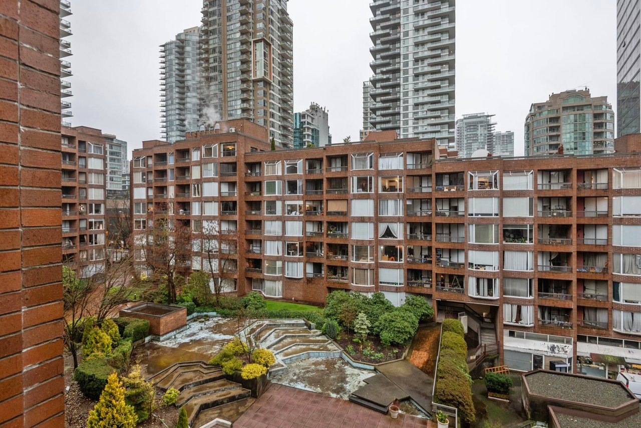 615-1330 Burrard St