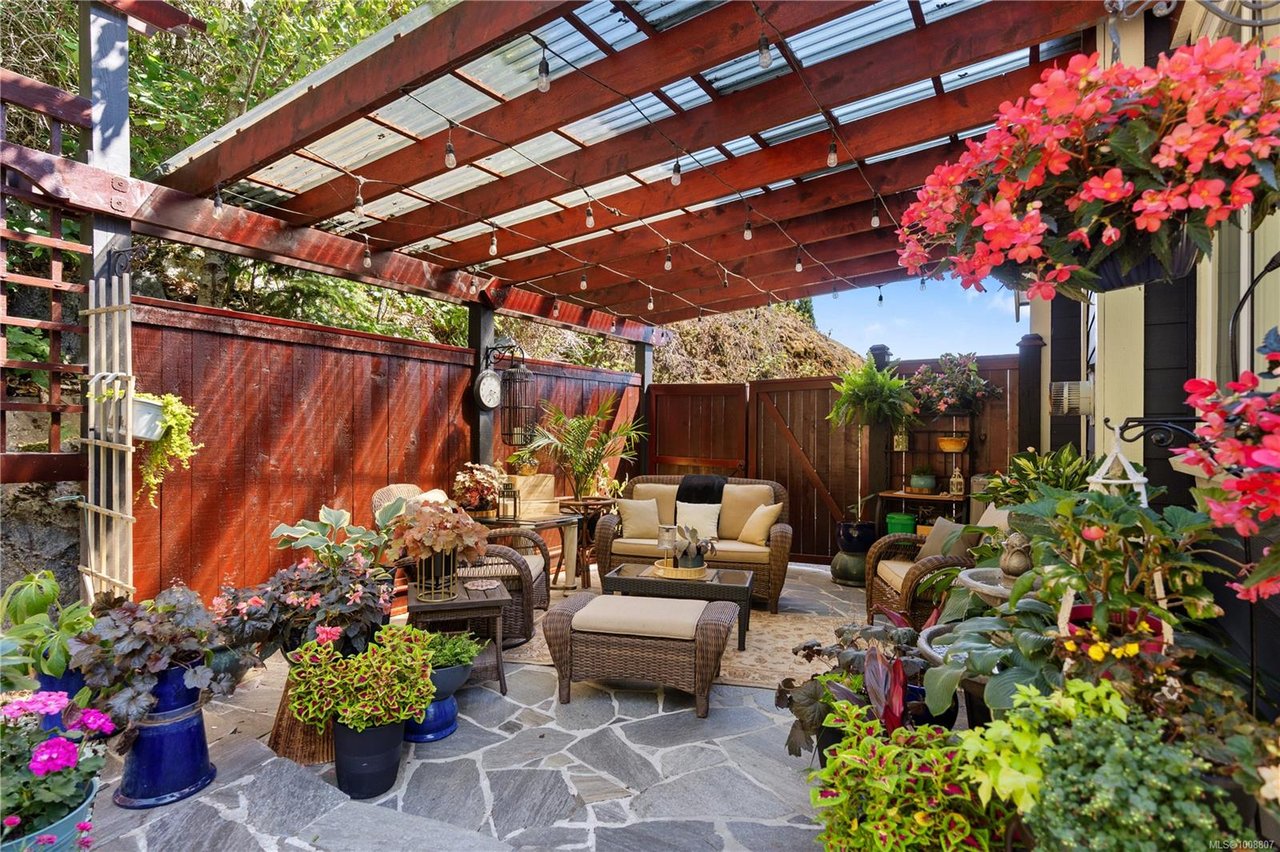 630 Granrose Terr, Colwood