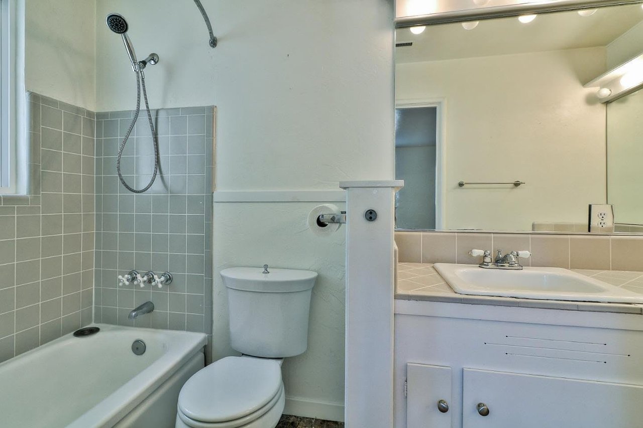 2887 Oak Knoll Rd