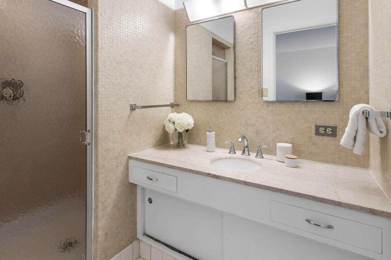 Three Bedroom Apartment With Golden Gate View