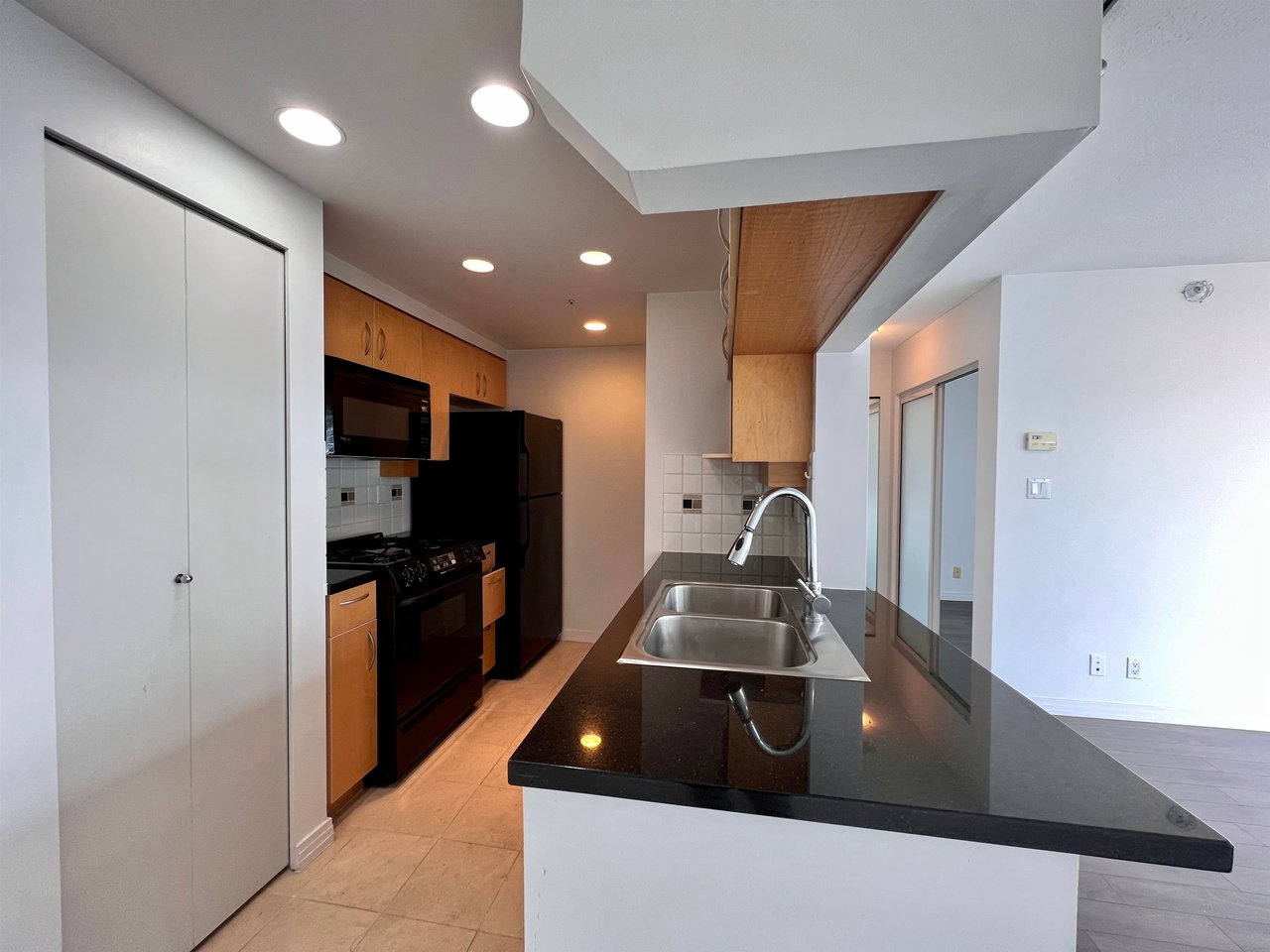 2305-198 Aquarius Mews