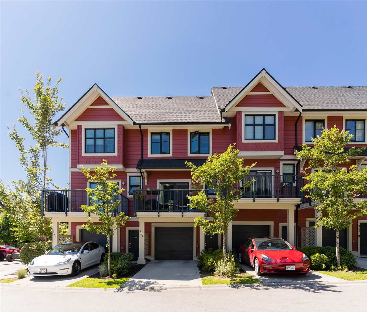 906-8485 New Haven Close