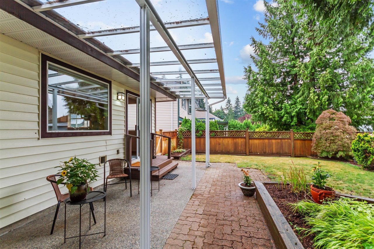 15 Ravine Dr