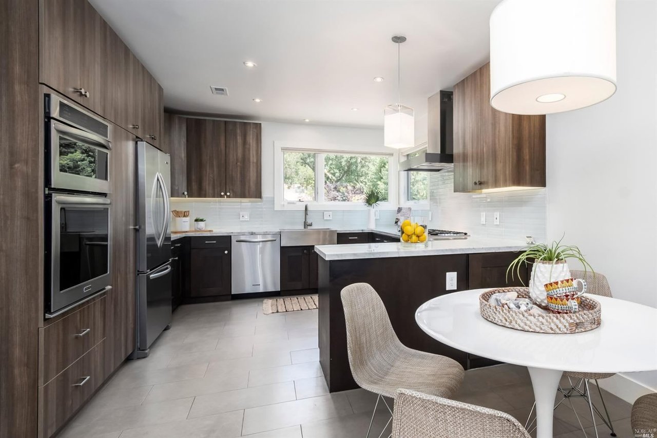 8 Deer Hollow Rd