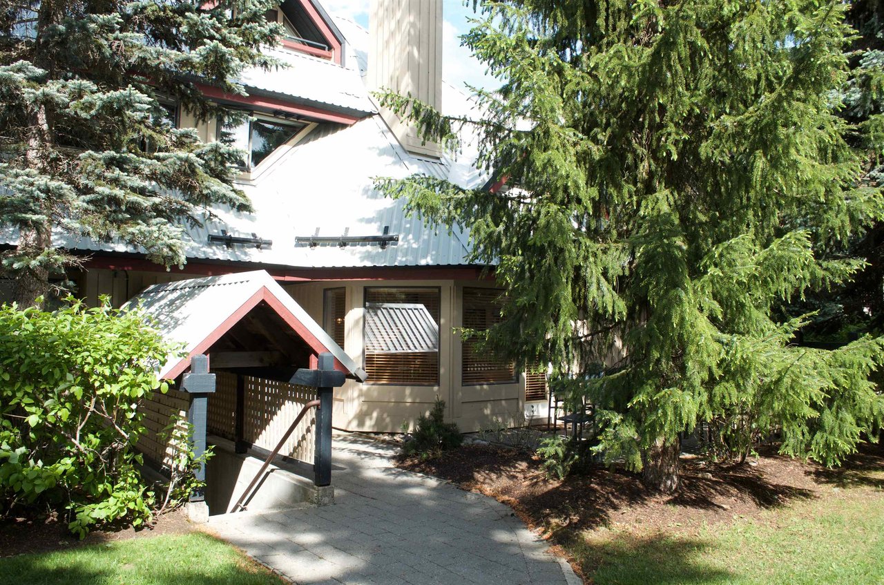 27-4637 Blackcomb Wy