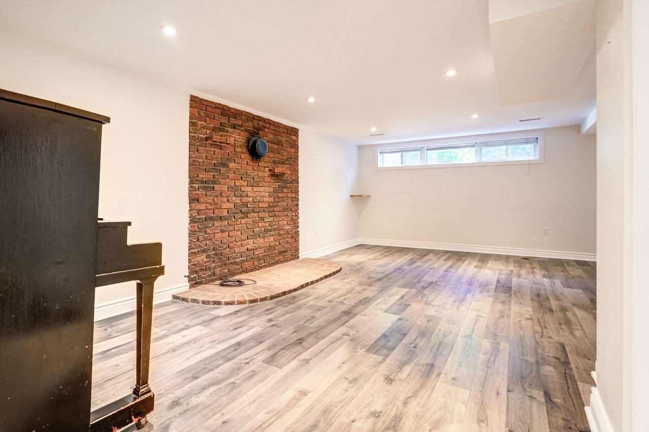 578 Rupert Ave
