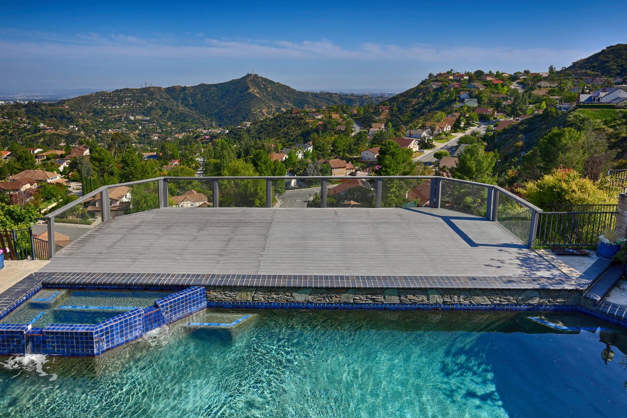 2515 Flintridge Dr
