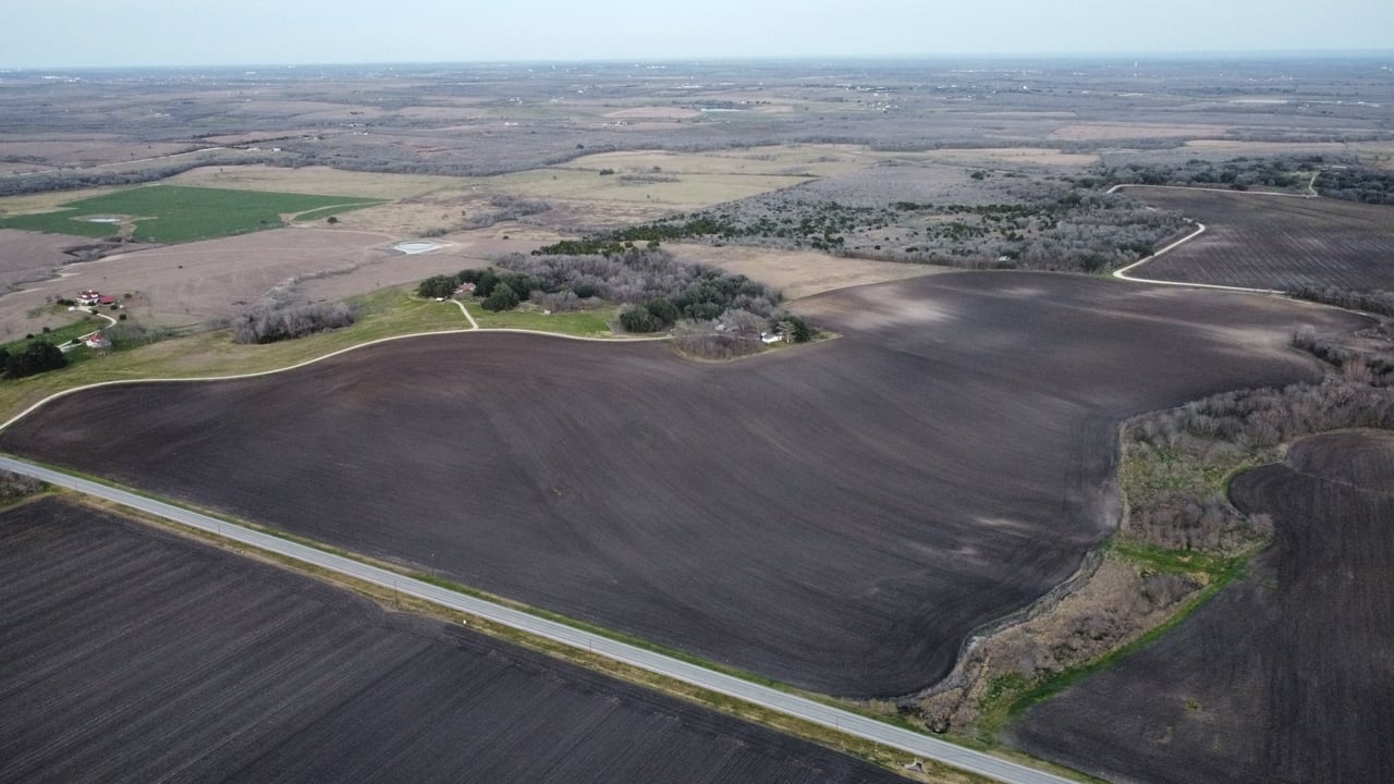 64 Acres on the Edge of a Hot Lockhart