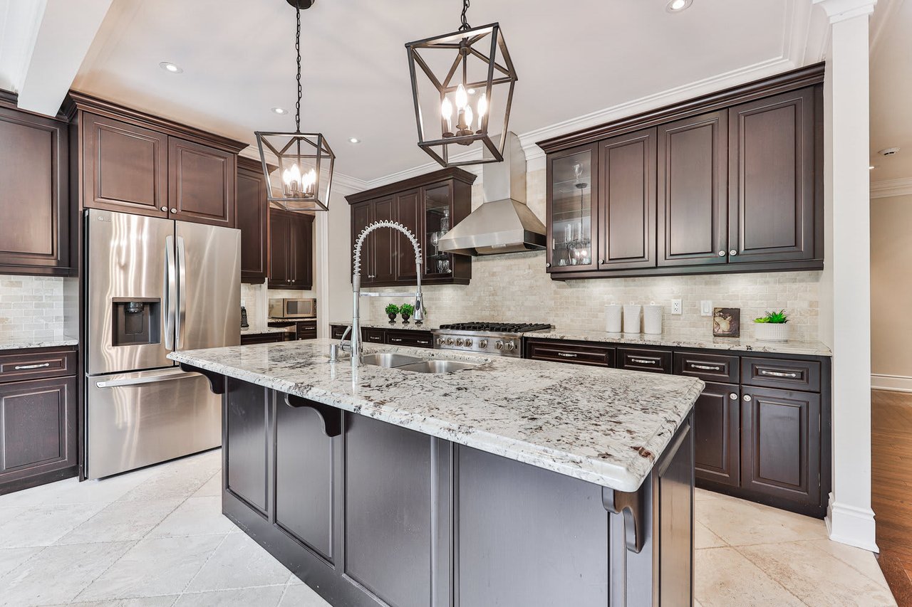 526 Hidden Trail, Oakville