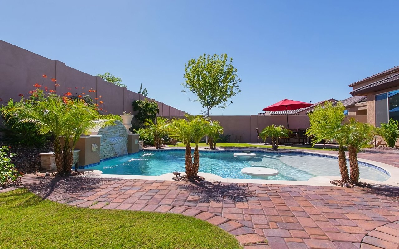 5 Pros & Cons to Having a Pool in Phoenix, Arizona