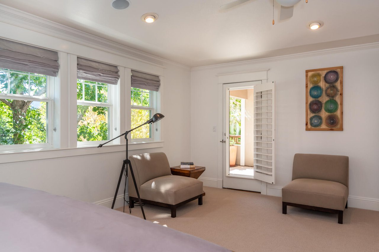 1686 Sunset Blvd