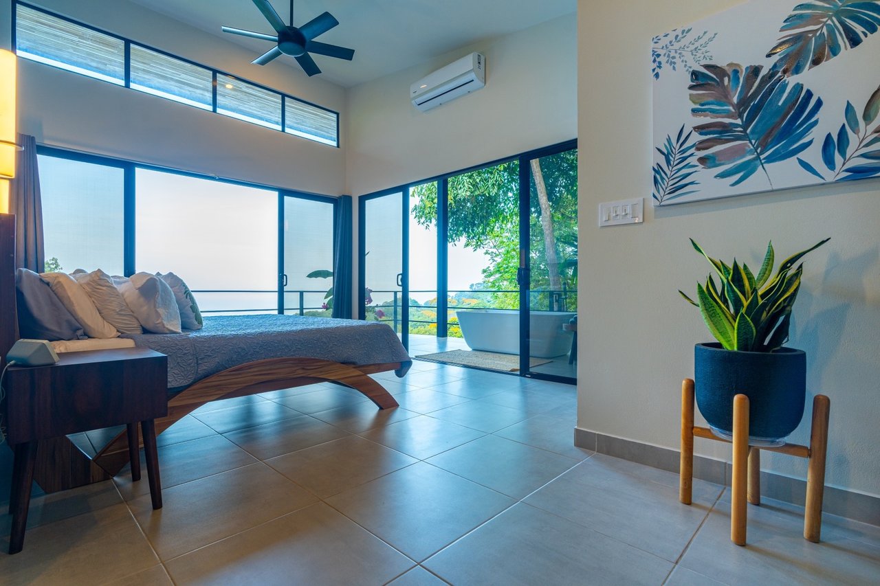 Modern Tropical Infinity Pool Home, Dominical, Puntarenas