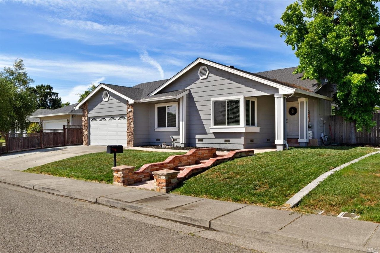 701 Bordeaux Dr