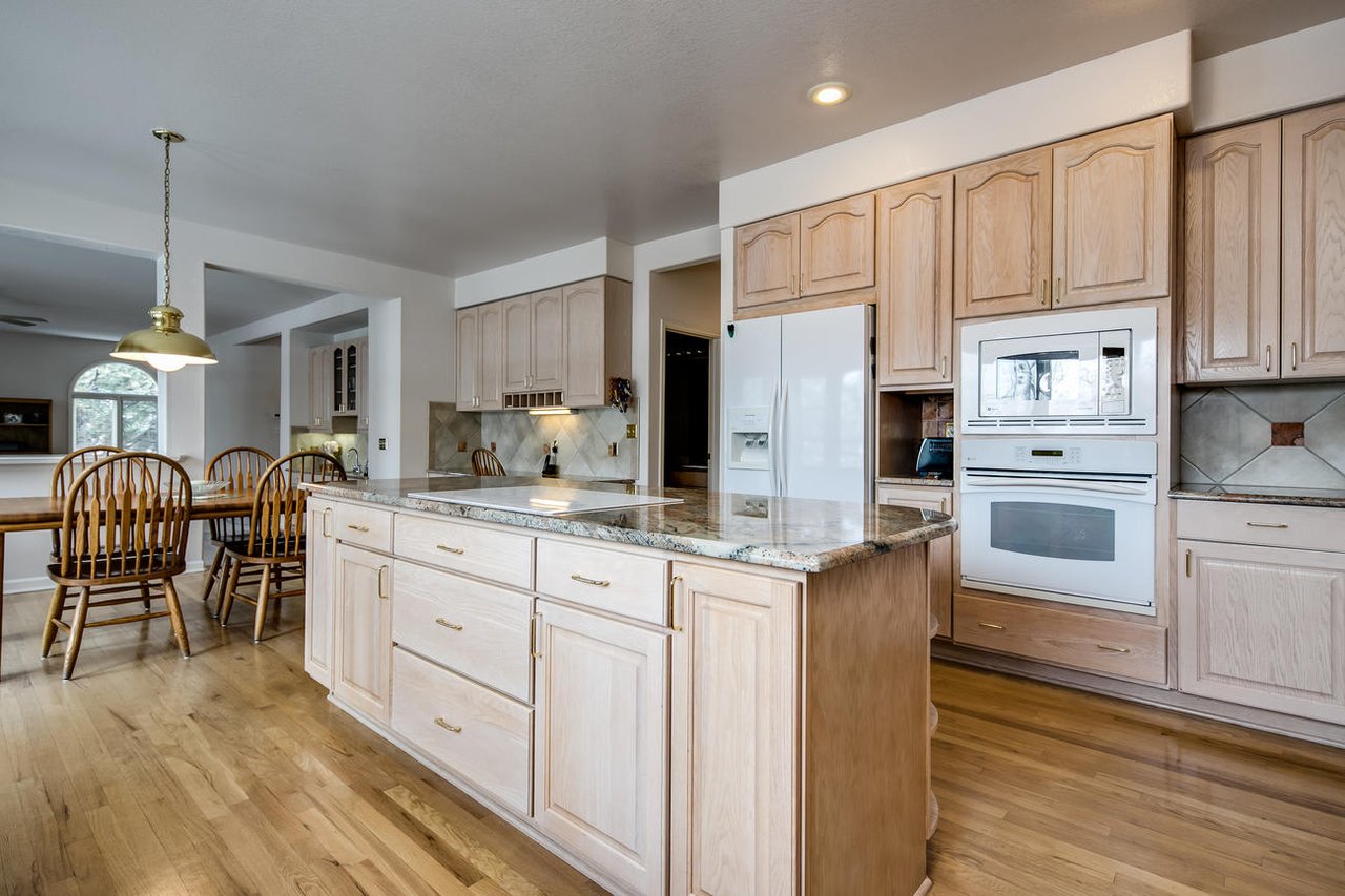 10487 E Crestline Pl