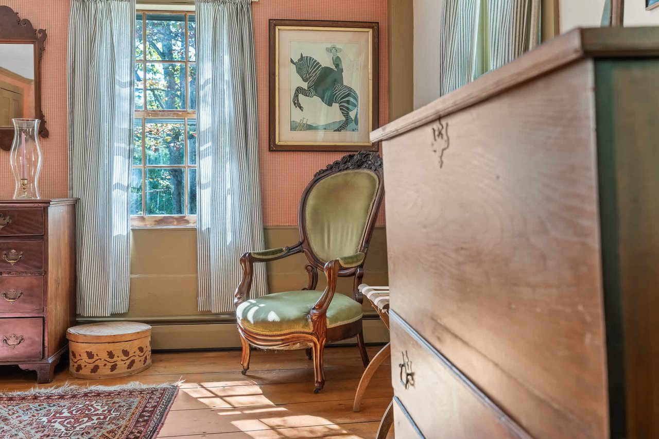 Charming Londonderry Farmhouse
