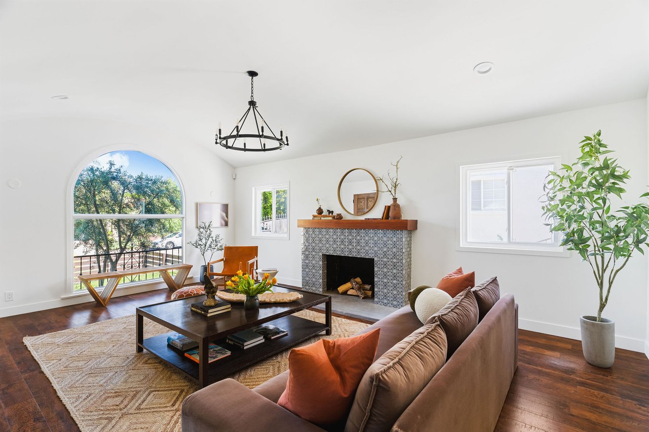 2112 S Mansfield Ave, Mid Los Angeles