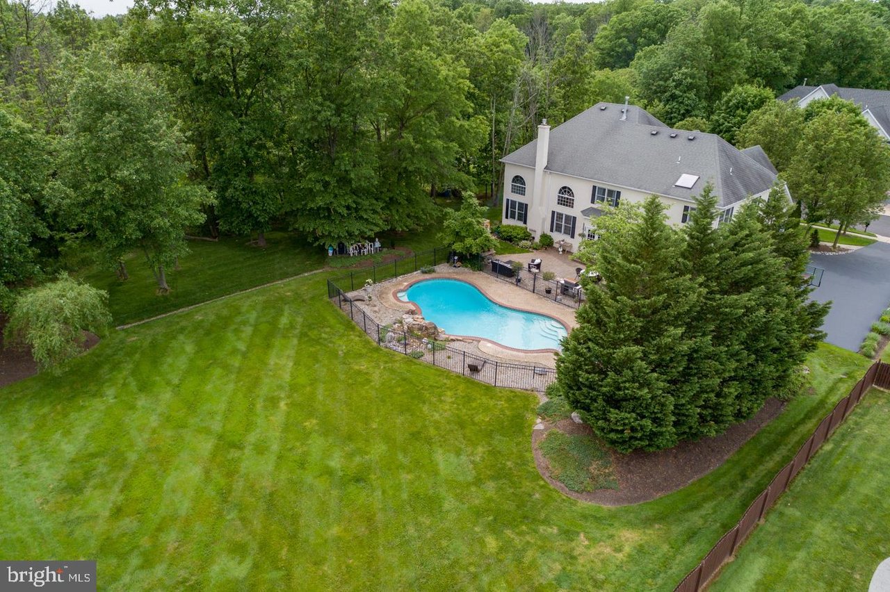 115 Usher Ln
