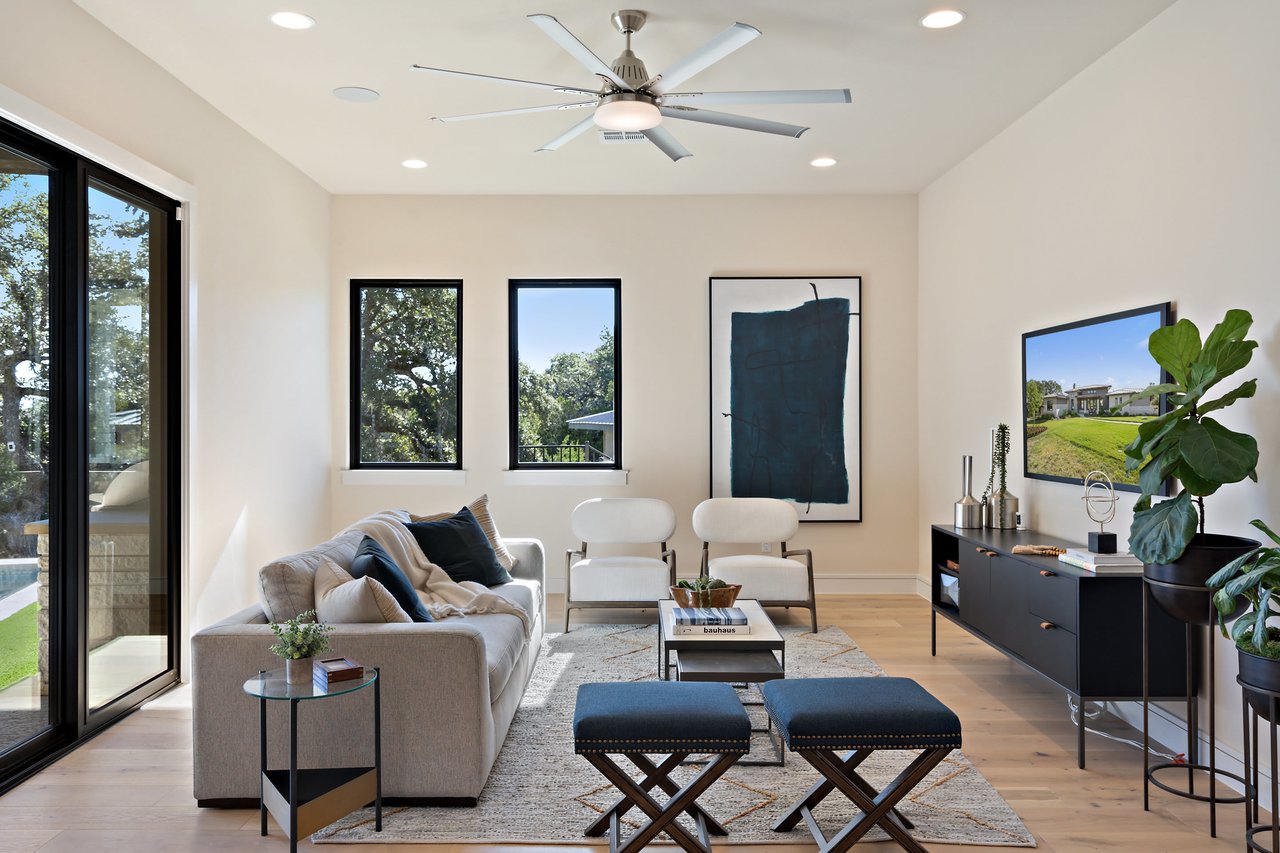 Bee Caves Single Story with Air Conditioned 2nd 2-Car Garage/ADU