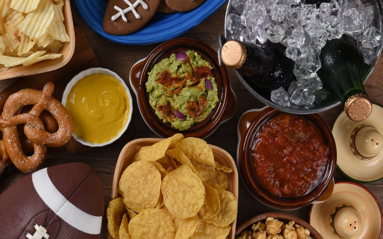 10 Tips for Hosting a Winning Football Watch Party