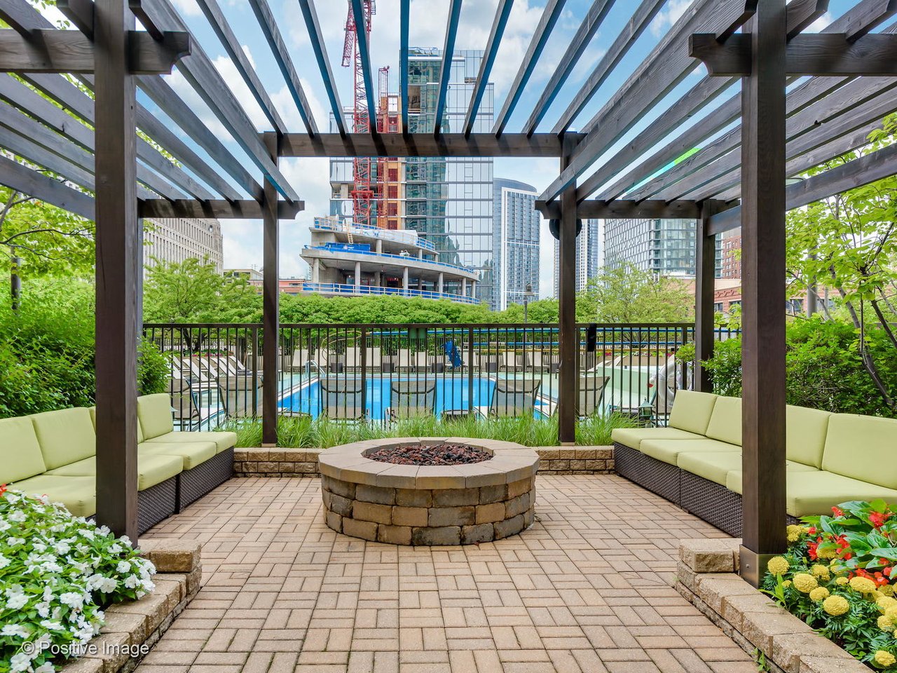 400 N Lasalle St, #2702