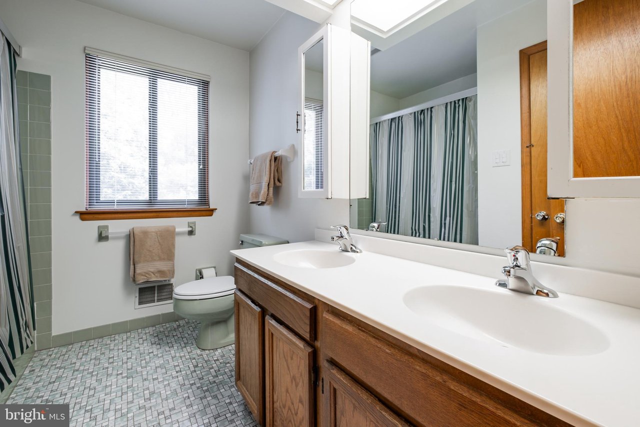 31 Lynne Cir